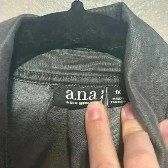 A.n.a. Woman’s button up shirt new! - Picture 3 of 7